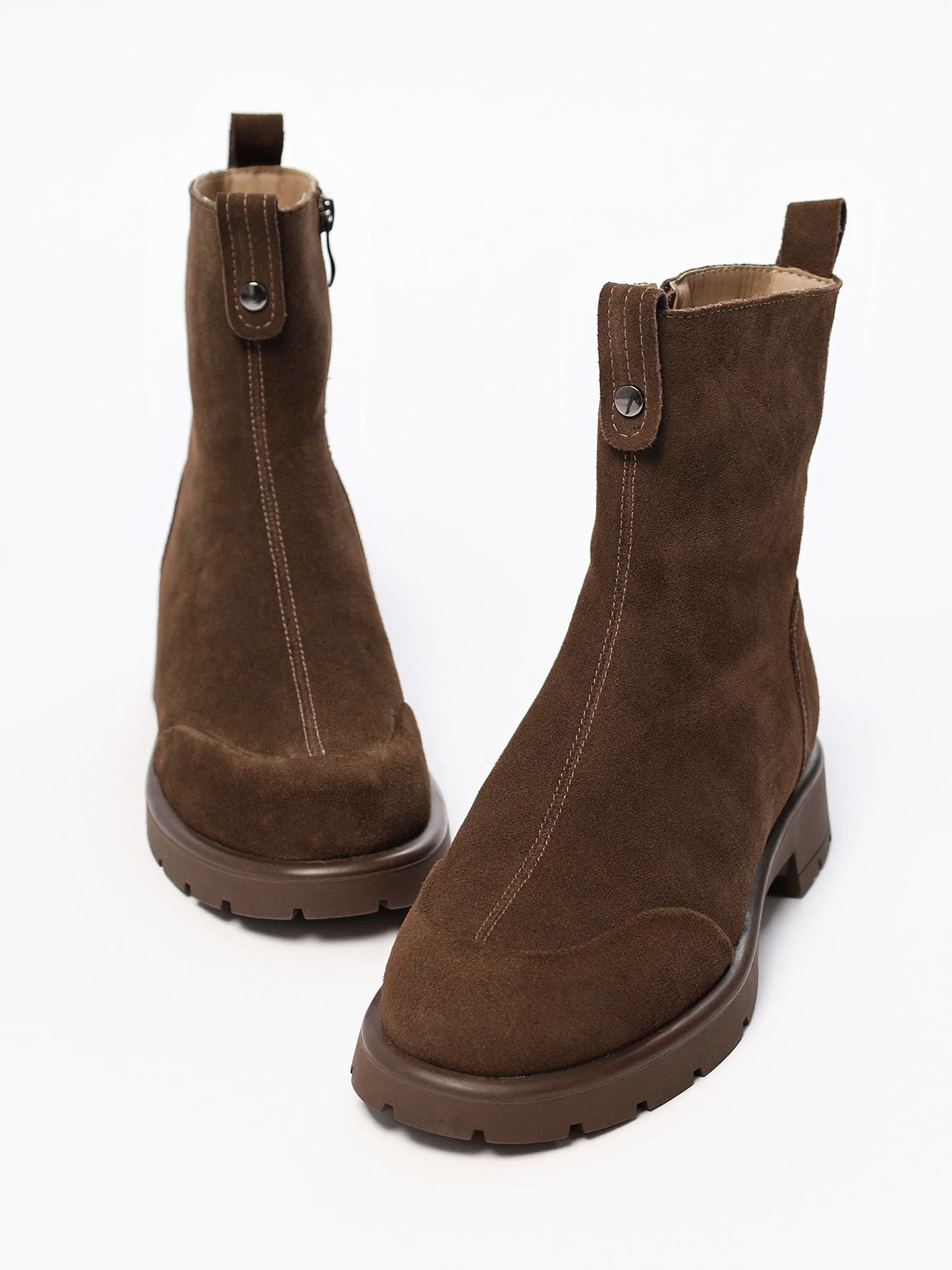 Ботинки темно-коричневого цвета на среднем каблуке